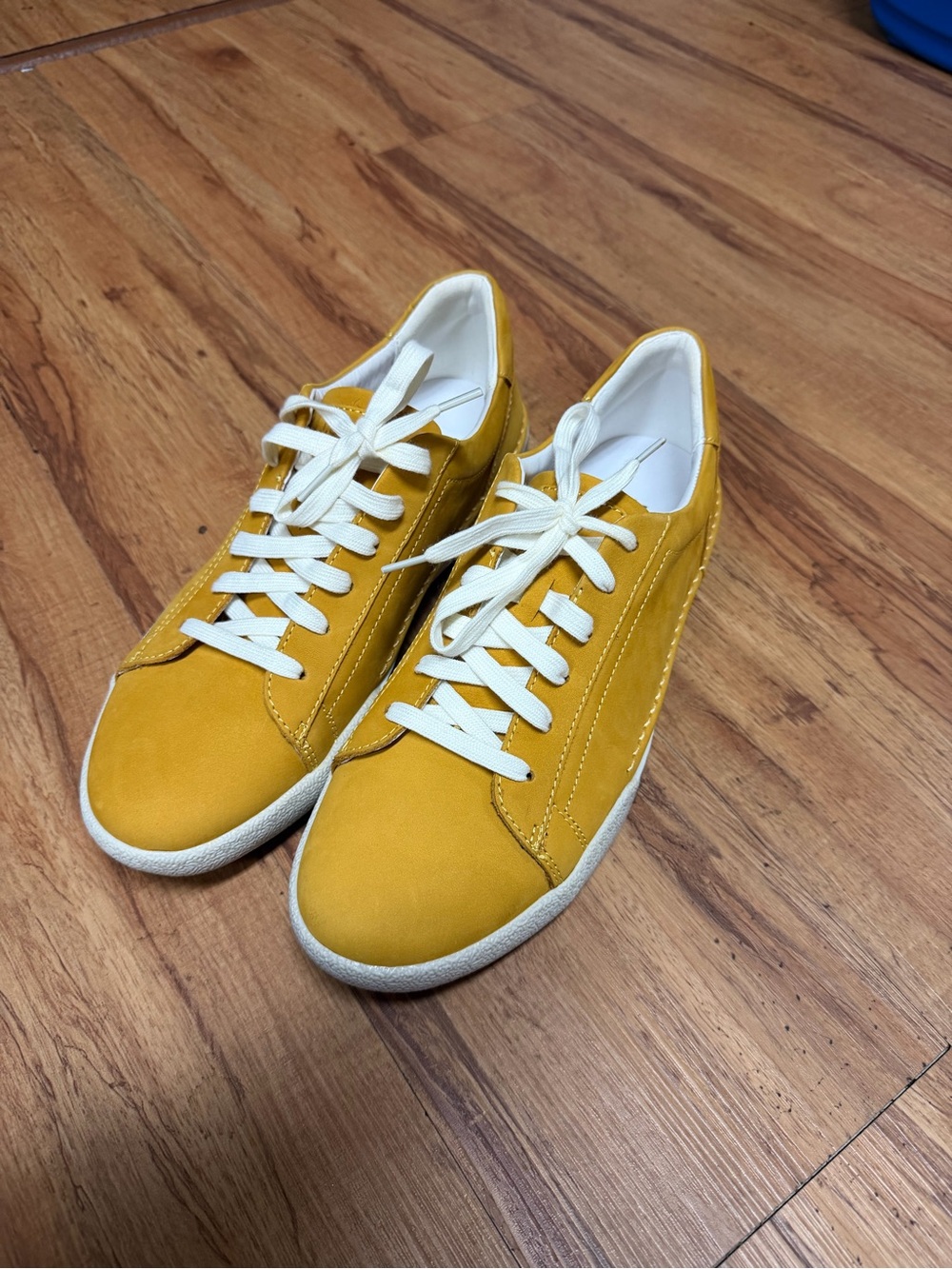 Josef Seibel Women's Yellow Lace-Up Low-Top Sneakers
